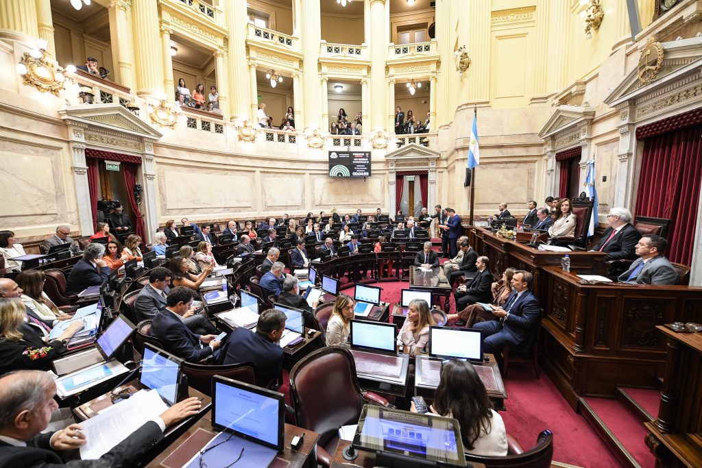 Esta madrugada el Senado aprobó la reforma laboral en Argentina