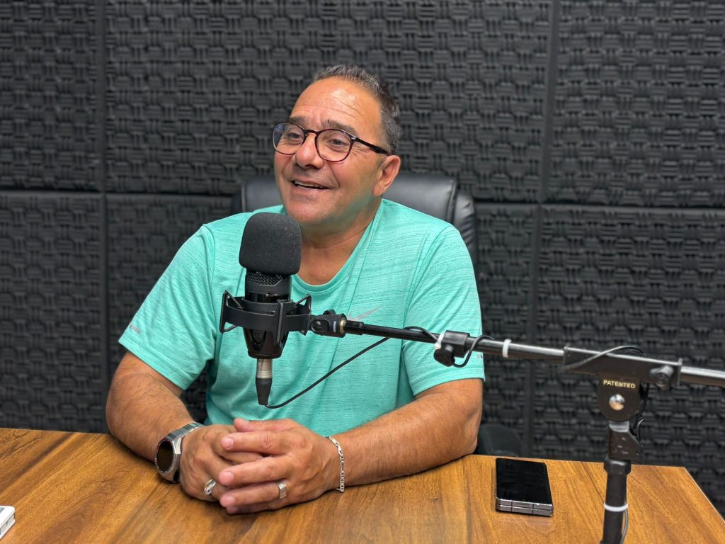 Legisladores y privados de libertad jugaron un cuadrangular para promover la reinserción social y Salle terminó expulsado