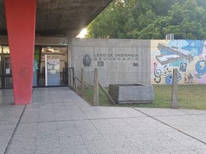 Padres de 70 alumnos del liceo de Carmelo evalúan denuncia por falta de cupo para sus hijos