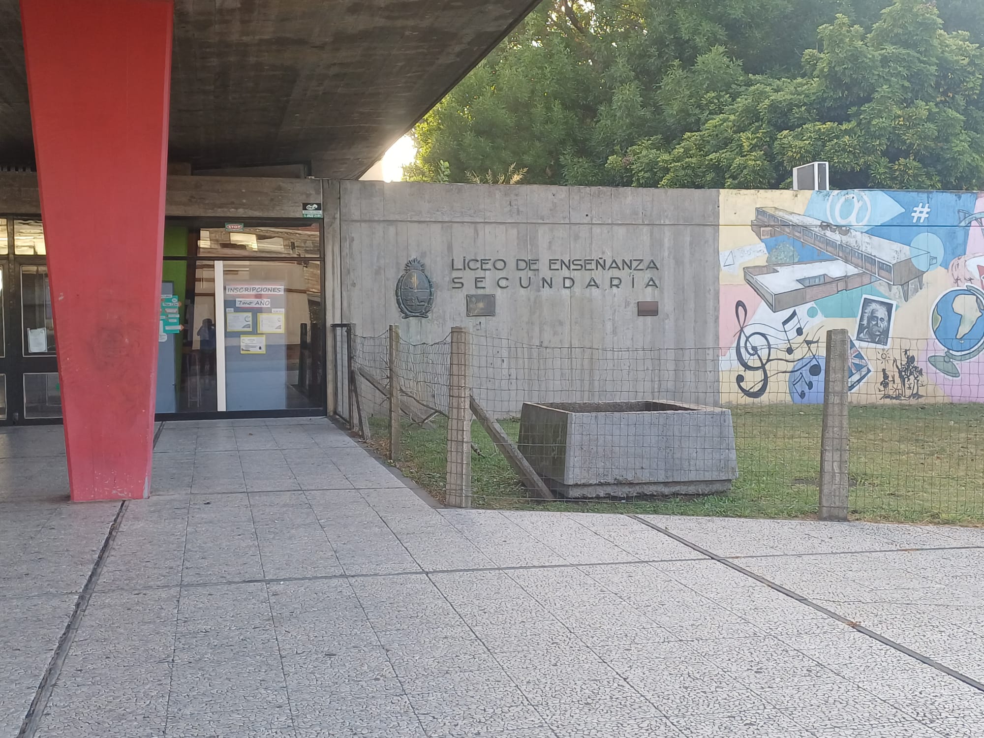 Padres de 70 alumnos del liceo de Carmelo evalúan denuncia por falta de cupo para sus hijos