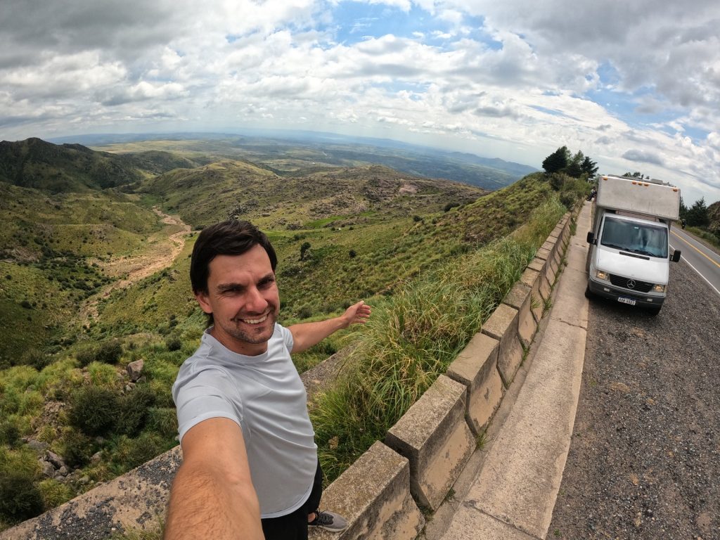 La historia de Gianfranco: desde Uruguay al fin del mundo en su propia casa rodante