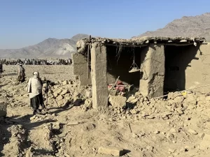 Pakistán bombardea Kabul y declara una guerra abierta a Afganistán