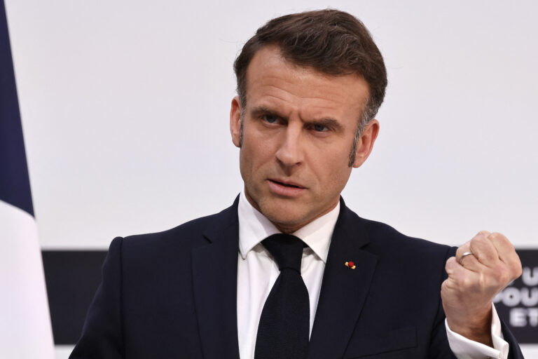 Macron aseguró que si Irán ataca un objetivo estratégico de Francia no dudará en usar una bomba atómica
