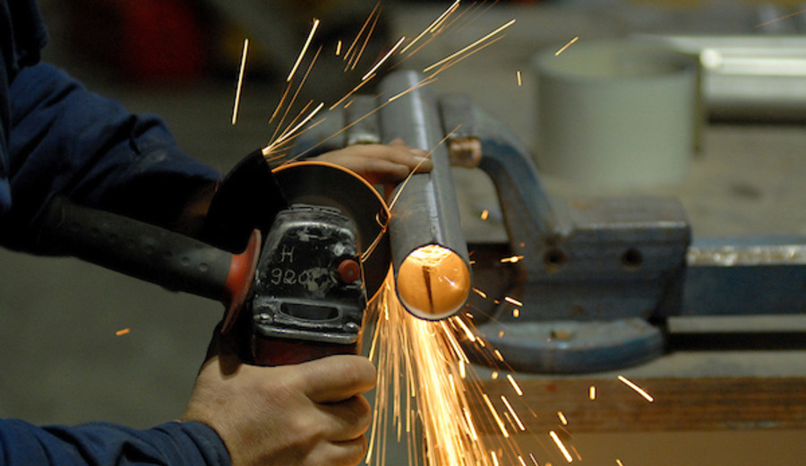 Cae la producción industrial