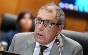 Gobierno preocupado por el petróleo y el empleo