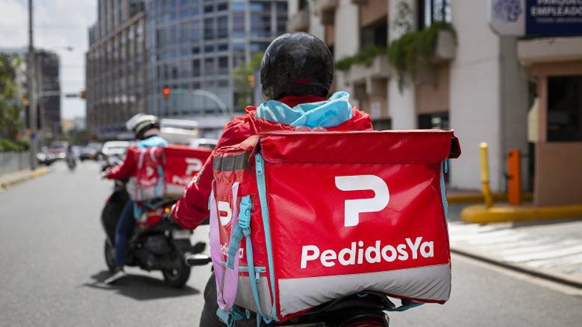 Plataformas digitales: informe internacional advierte precariedad laboral en Uruguay y fuertes diferencias entre empresas