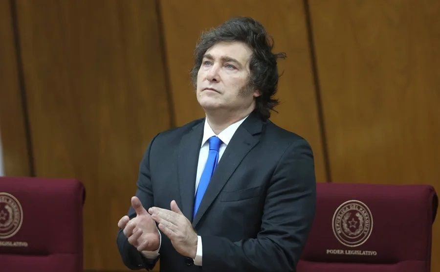 Milei salió a respaldar públicamente al jefe de Gabinete, Manuel Adorni