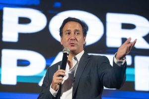 Munyo respalda idea de habilitar inversión ciudadana en empresas públicas y destaca impacto en transparencia