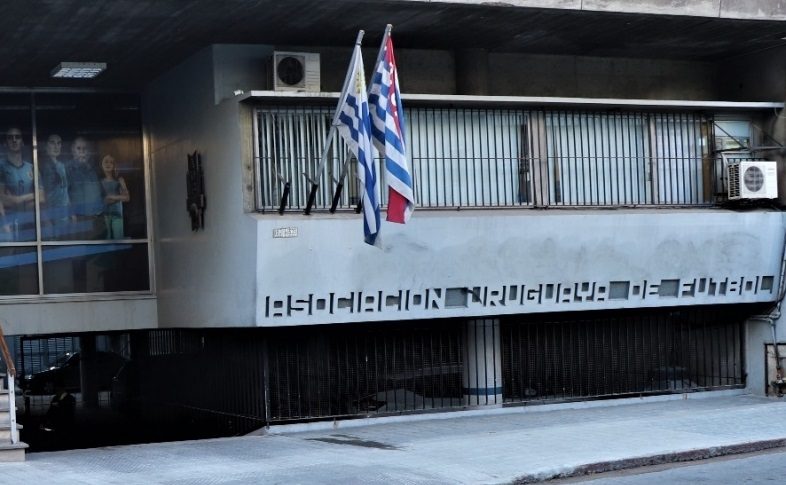 Siguen reunidos AUF y Tenfield para terminar de firmar los contratos de TV