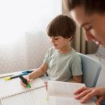 Más de 7.000 personas esperan asistente personal y niños con discapacidad no comienzan las clases