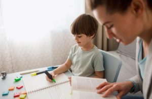 Más de 7.000 personas esperan asistente personal y niños con discapacidad no comienzan las clases