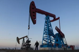 Sigue subiendo el petróleo ante ataques a instalaciones gasiferas