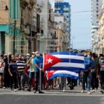 Petróleo al alza por guerra y protestas en Cuba