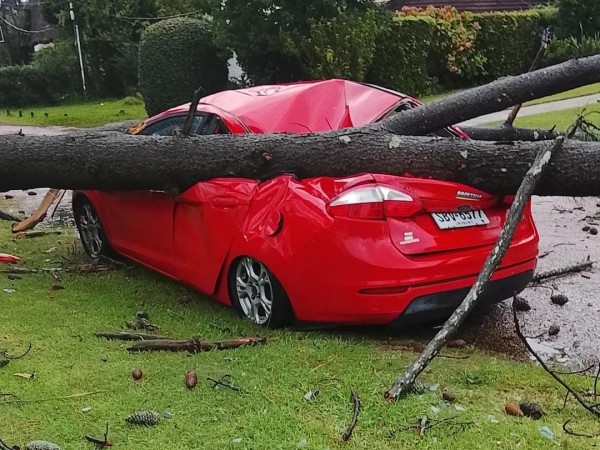 Maldonado: un muerto, destrozos generalizados y miles de personas sin luz tras violento temporal