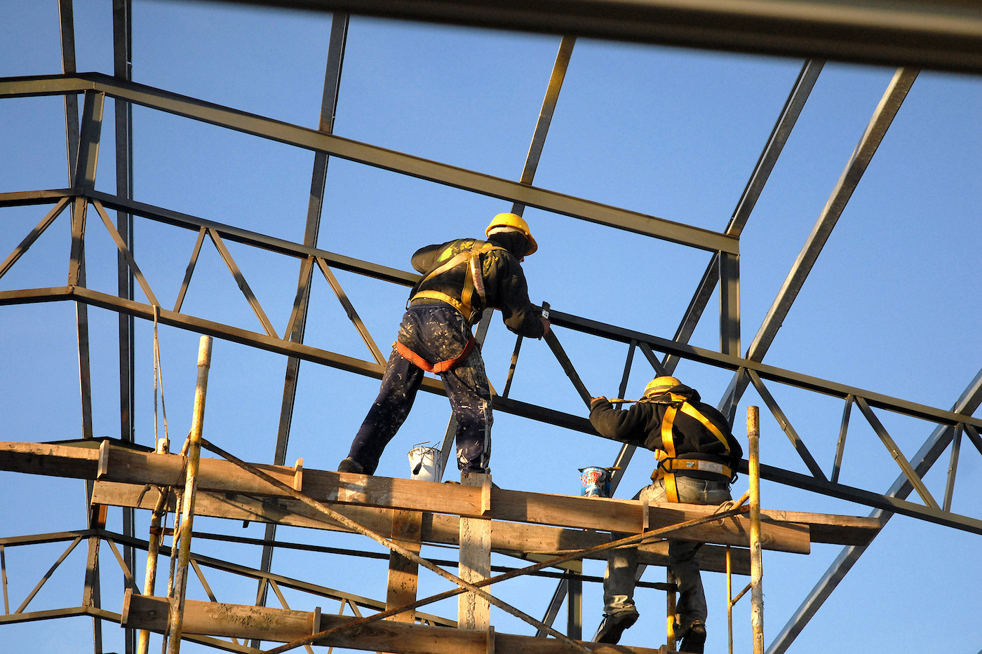 Demanda laboral cayó 5,8% en el primer trimestre, aunque se mantiene en niveles históricamente altos