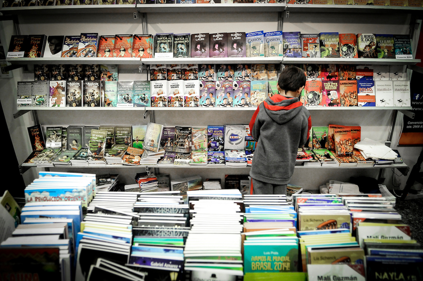 Casi la mitad de los uruguayos no leyó un libro en 2025 y persisten brechas por edad, género y educación