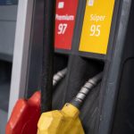 Estacioneros advierten por suba del petróleo y reclaman reglas claras ante avance de autos eléctricos