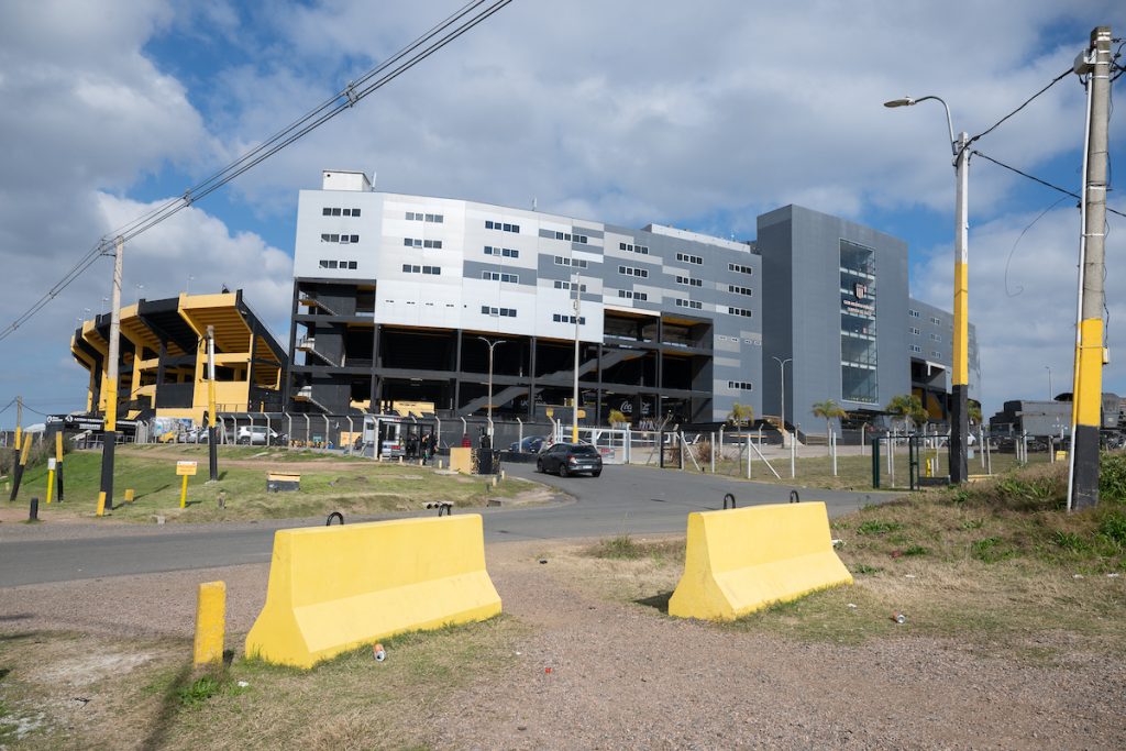 Peñarol ante Platense hoy en el Campeón del Siglo