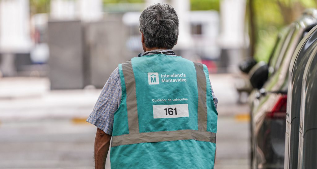 Operativos para fiscalizar “cuidacoches” y una polémica propuesta arriba de la mesa