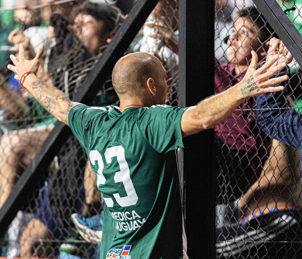 Racing protagonista del Apertura liderando la tabla