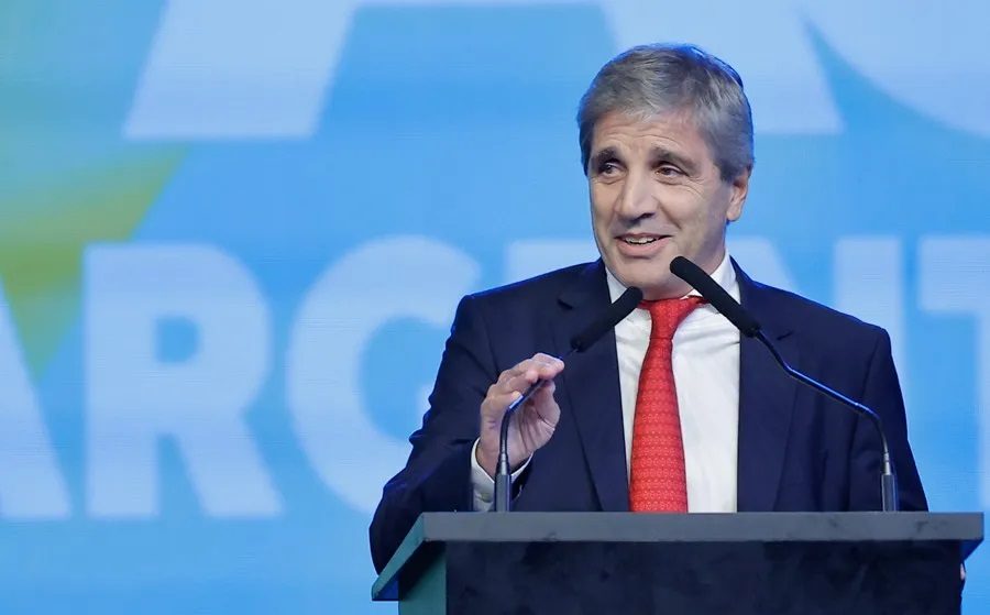 El ministro de Economía Luis Caputo ya está en los Estados Unidos para formar parte de la cumbre del FMI