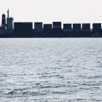 Dos meses cerrado el estrecho de Ormuz, negociaciones paralizadas y petróleo en alza