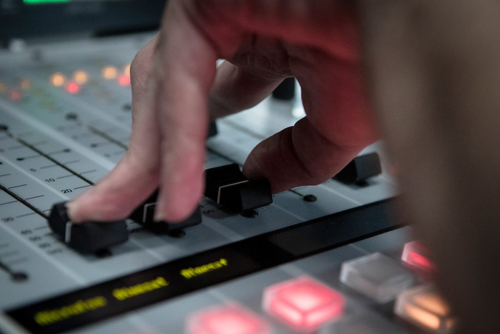 Los titulares de las 7 del lunes 6 de abril de 2026