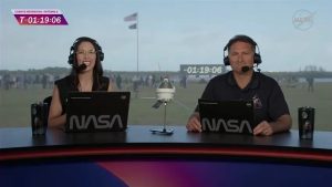 Noelia González, la periodista uruguaya que condujo transmisión histórica de la misión a la órbita de la Luna