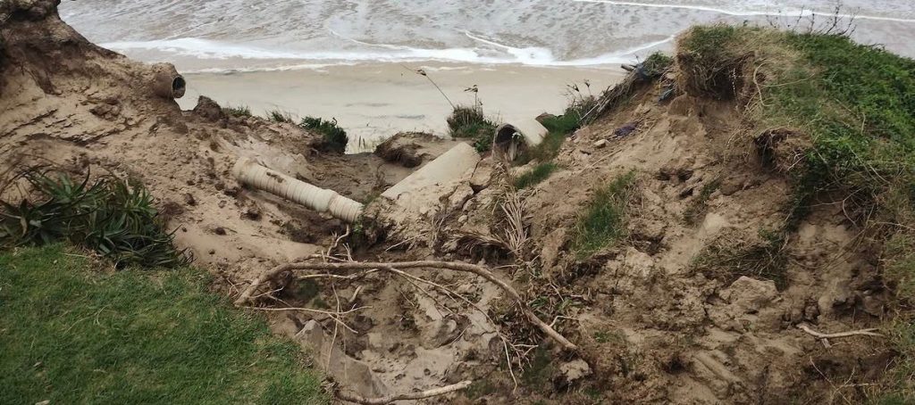 Convocan reunión vecinal con autoridades en La Floresta por deterioro de barrancas en distintas playas del balneario