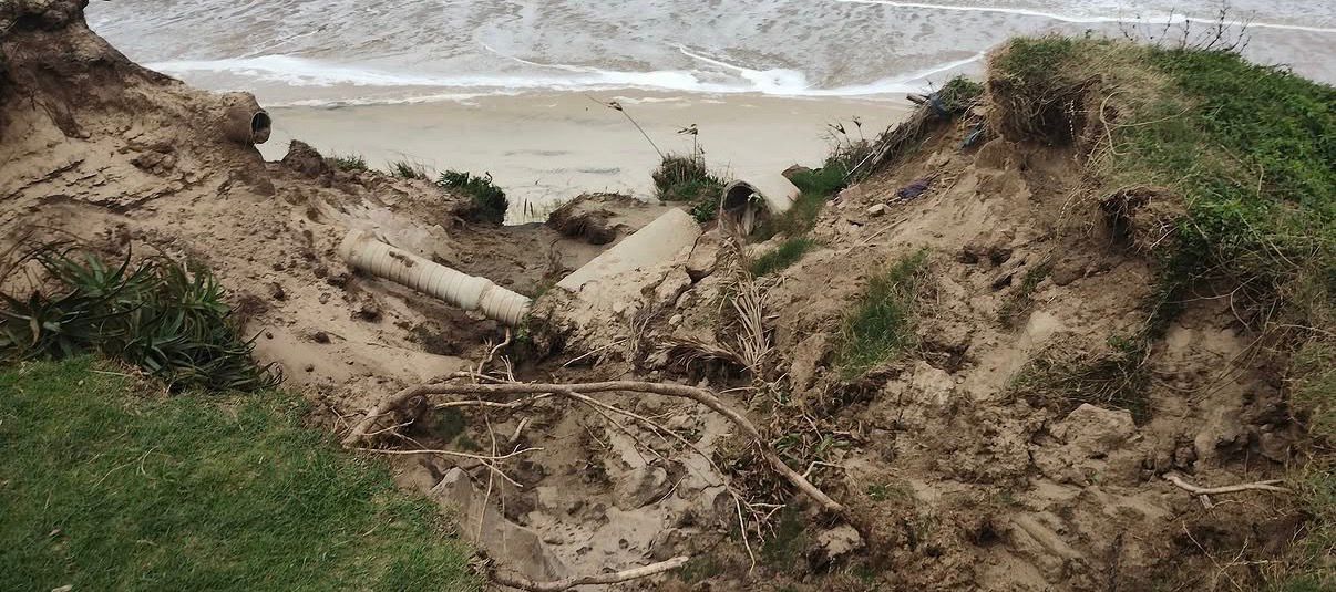 Convocan reunión vecinal con autoridades en La Floresta por deterioro de barrancas en distintas playas del balneario