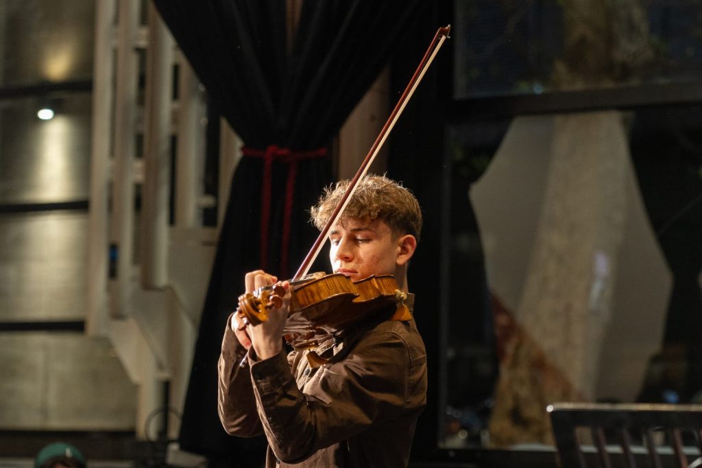 De Sarandí Grande a Roma: con 18 años, Juan Laborde cumplió su sueño y fue becado para estudiar la viola en una academia internacional