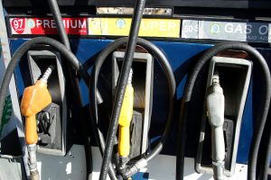 Gobierno resolvió aumentar precio de los combustibles. La decisión y ejempos en el mercado internacional