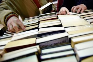 En el Día Nacional del Libro, la Cámara Uruguaya del Libro insiste en un proyecto de ley para regular el precio de los libros y proteger a las librerías independientes