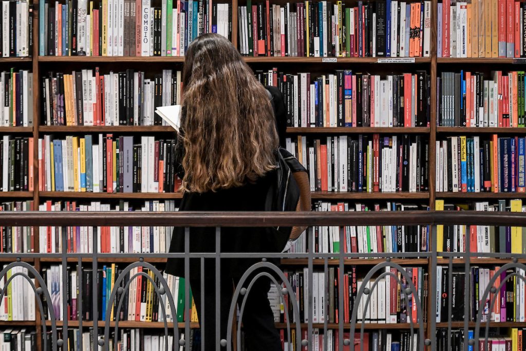 Campaña llama a comprar en librerías ante crecimiento de plataformas electrónicas