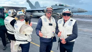 Molestia en Partido Comunista por visita de Orsi a portaaviones de EEUU; evalúan pedir respuestas al Frente Amplio