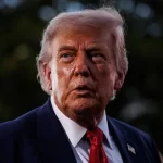 Trump dice que por el momento no es necesaria acción militar en Cuba mientras la justicia de EEUU imputa a Raúl Castro