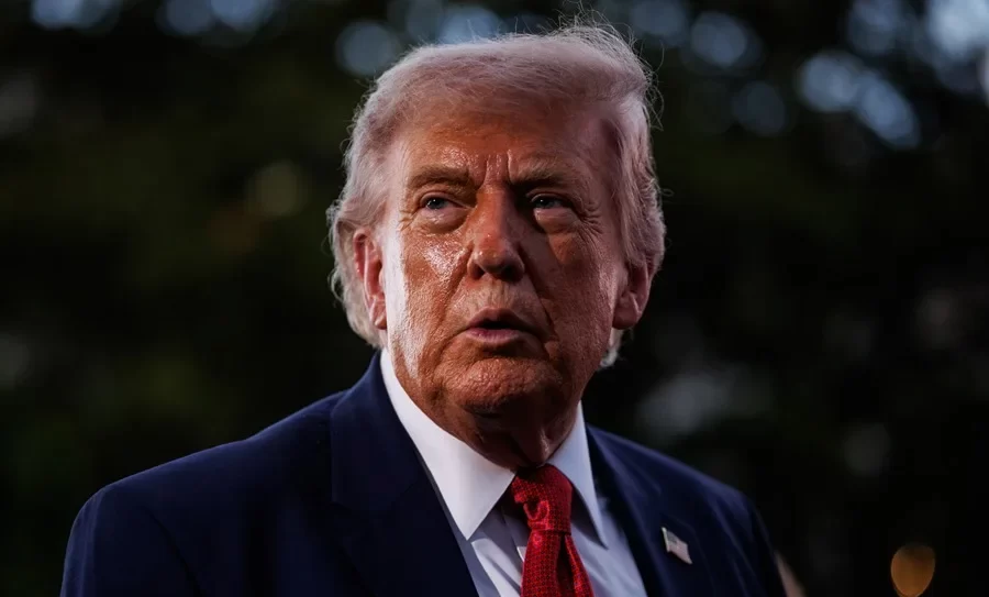 Trump dice que por el momento no es necesaria acción militar en Cuba mientras la justicia de EEUU imputa a Raúl Castro
