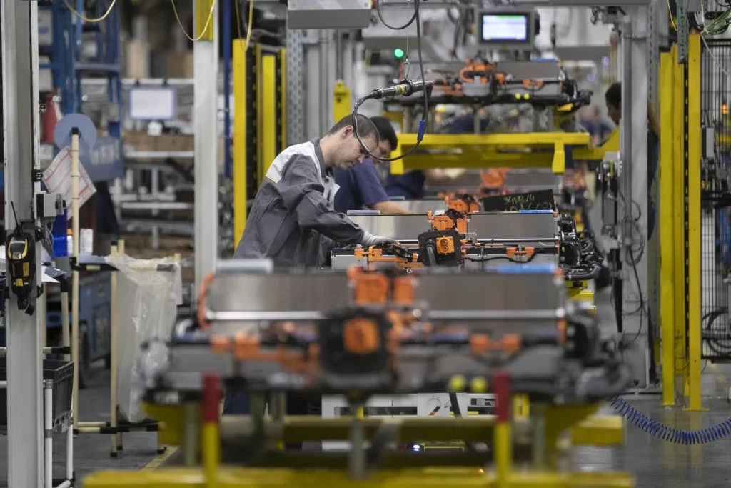 Sube producción industrial en marzo