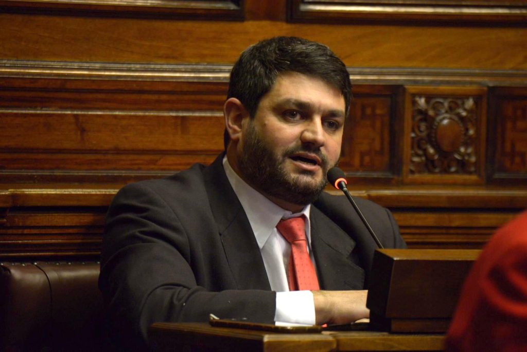 Diputado colorado propone albergar a indigentes en cuarteles y que trabajen en las instalaciones   
