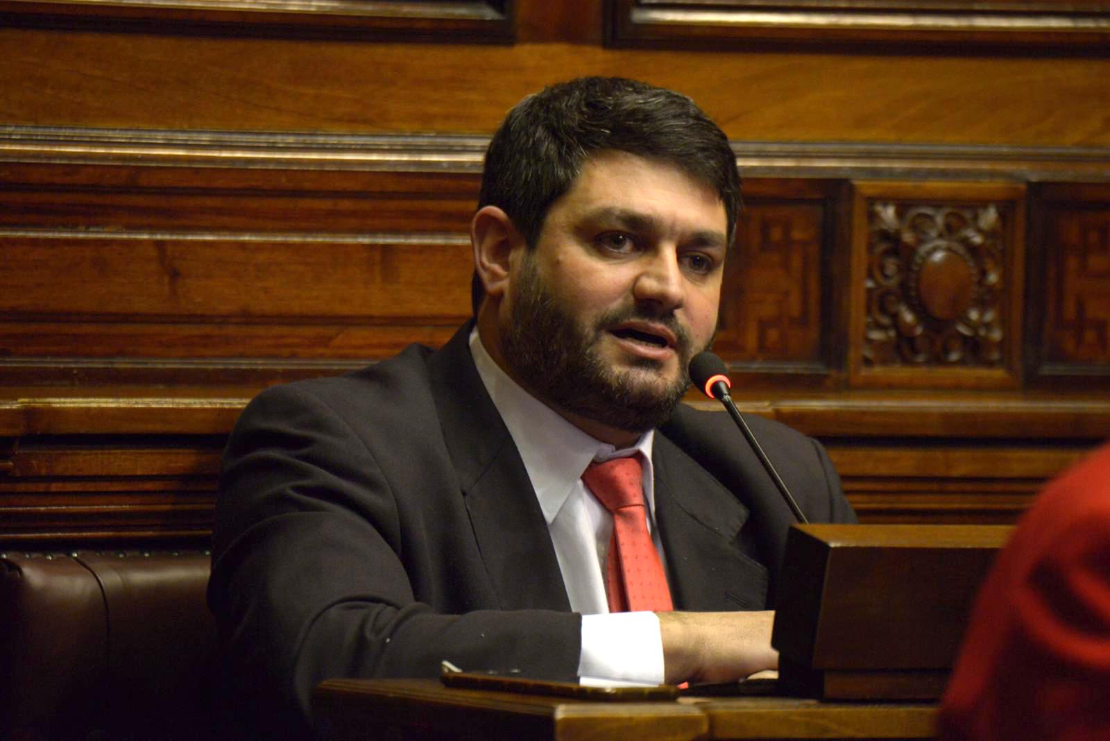 Diputado colorado propone albergar a indigentes en cuarteles y que trabajen en las instalaciones   
