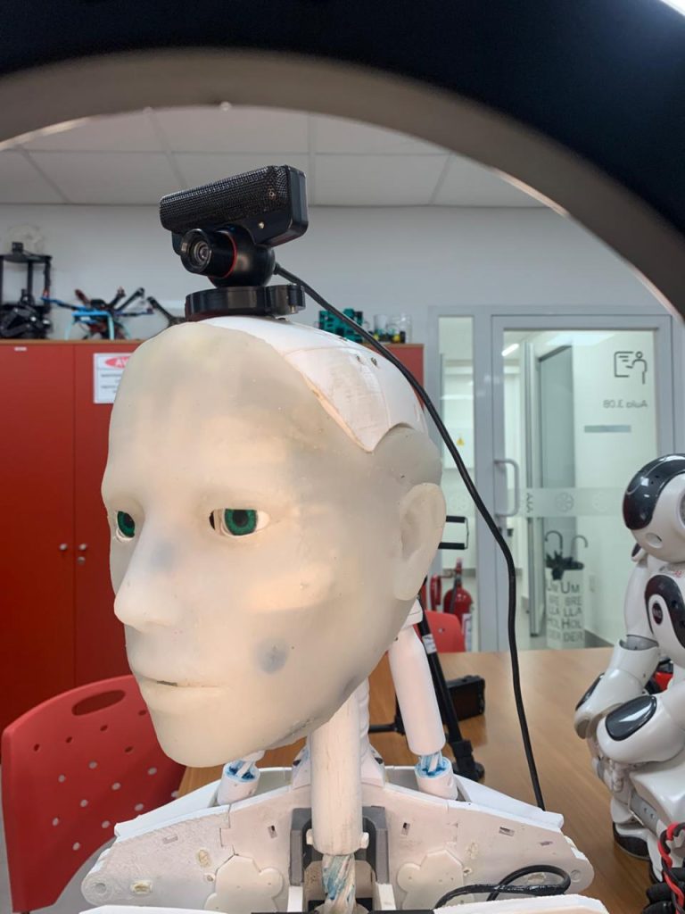 UTEC desarrolla en Rivera un robot humanoide capaz de conversar y copiar emociones humanas