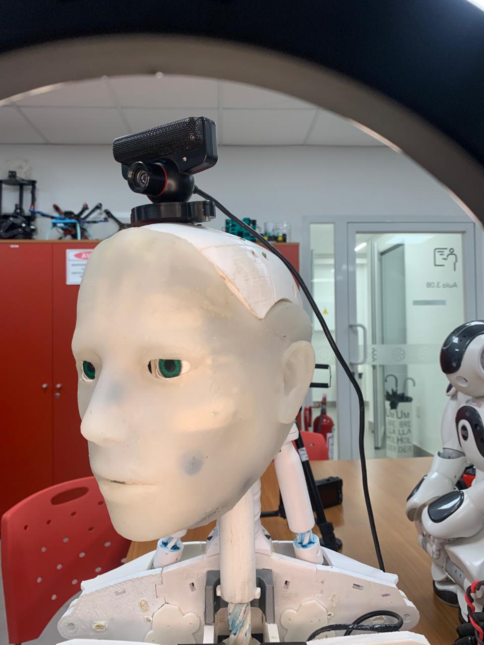 UTEC desarrolla en Rivera un robot humanoide capaz de conversar y copiar emociones humanas