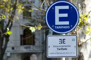 Edil de la oposición salió al cruce de Bergara por nuevos estacionamientos tarifados