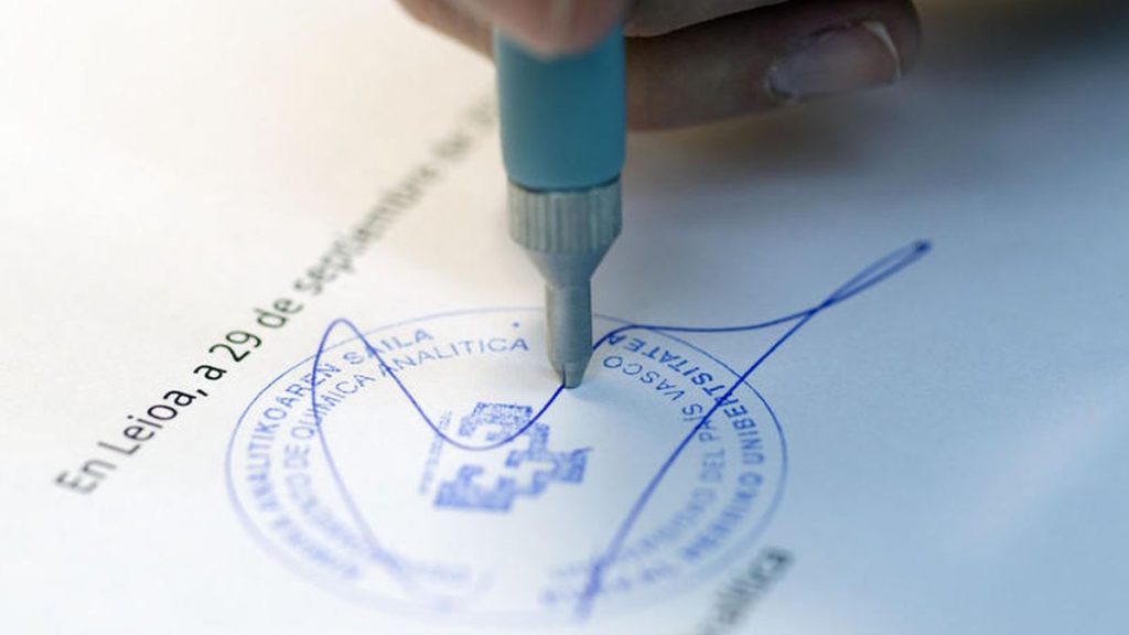De la pluma y la tinta al algoritmo: 100 años de tecnología y su impacto en la firma de documentos | Análisis del Estudio Posadas
