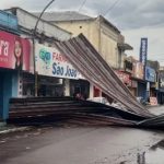 Rivera registra caída de árboles, voladura de techos y miles de clientes sin energía eléctrica producto de los fuertes vientos
