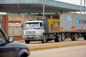 Transporte busca acuerdo por guía de carga