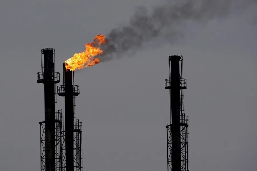 Sigue la tensión en Medio Oriente. Petróleo sigue arriba de 100 dólares