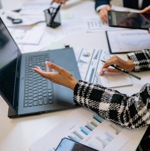 Baja la demanda laboral en abril
