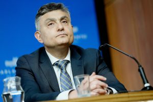 Alfie: “Es vergonzoso” financiar la Caja Profesional con más timbres de salud