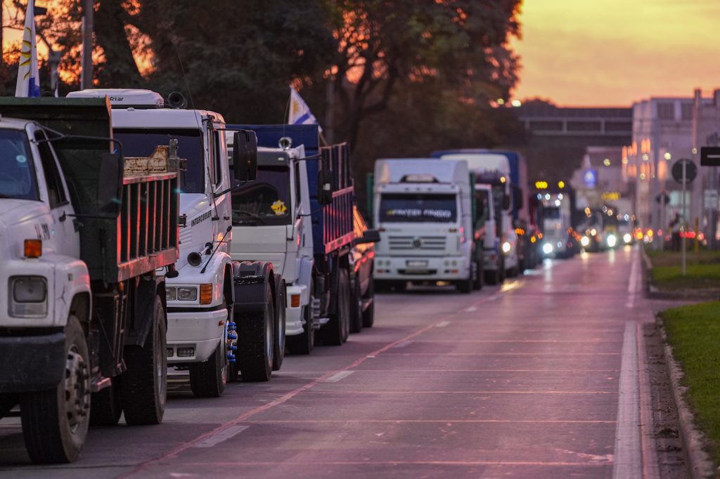 Camioneros autoconvocados rechazan guía electrónica: Nos están tratando como delincuentes